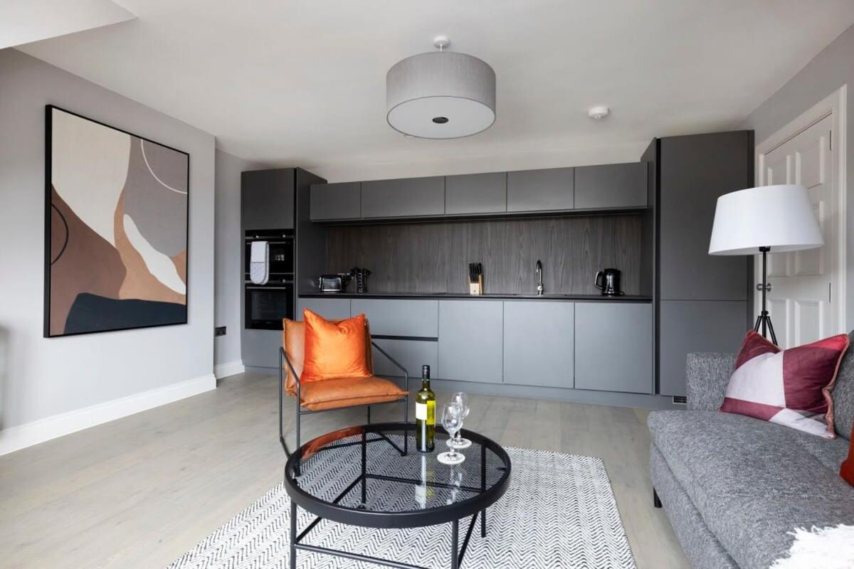 Dragon Suites - City Centre Castle View 1 Bed Apartment เอดินบะระ ภายนอก รูปภาพ